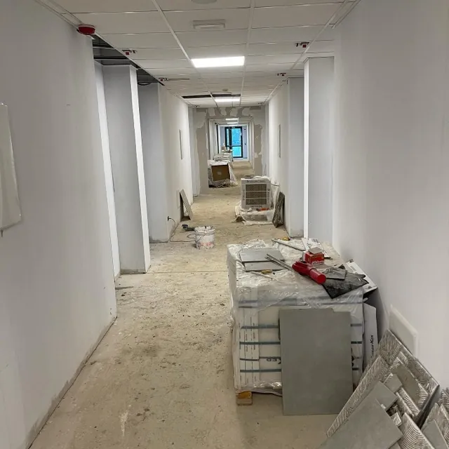 Ristrutturazione di uffici eseguita da Aurora Costruzioni