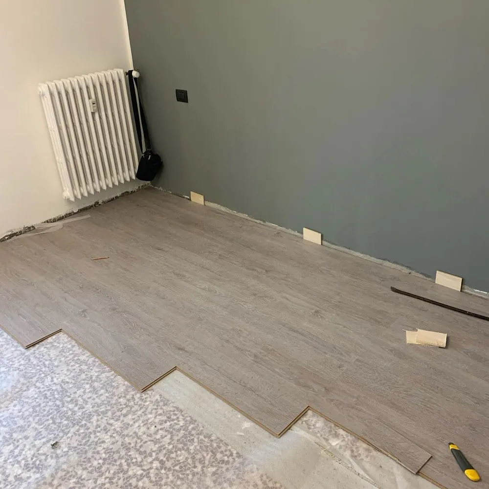 Posa di pavimenti e rivestimenti